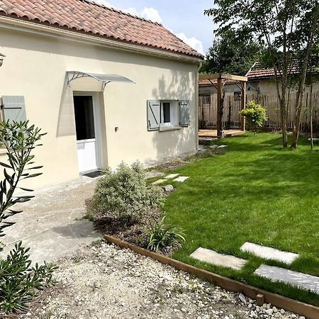 Petite Maison Avec Jardin Au Calme Флуарак Екстер'єр фото