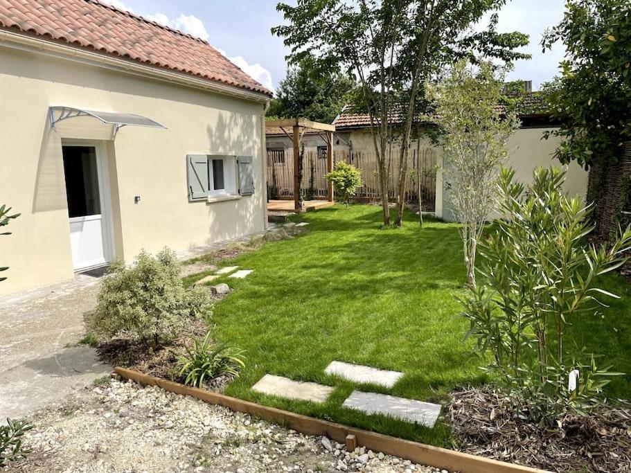 Petite Maison Avec Jardin Au Calme Флуарак Екстер'єр фото