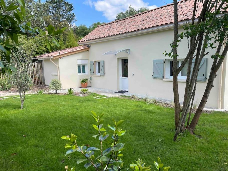 Petite Maison Avec Jardin Au Calme Флуарак Екстер'єр фото